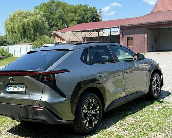 Сірий Тойота bZ4X, об'ємом двигуна 0 л та пробігом 40 тис. км за 24300 $, фото 9 на Automoto.ua