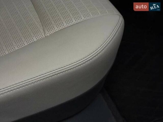Сірий Тойота bZ4X, об'ємом двигуна 0 л та пробігом 30 тис. км за 29000 $, фото 53 на Automoto.ua