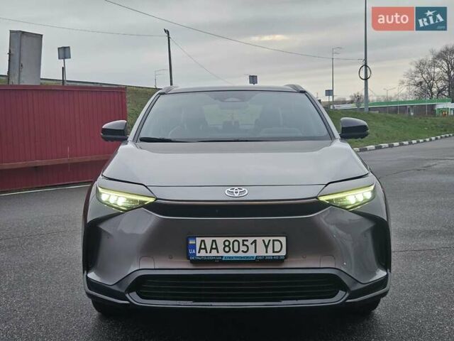 Серый Тойота bZ4X, объемом двигателя 0 л и пробегом 33 тыс. км за 23700 $, фото 1 на Automoto.ua