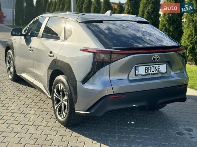 Серый Тойота bZ4X, объемом двигателя 0 л и пробегом 30 тыс. км за 26000 $, фото 3 на Automoto.ua