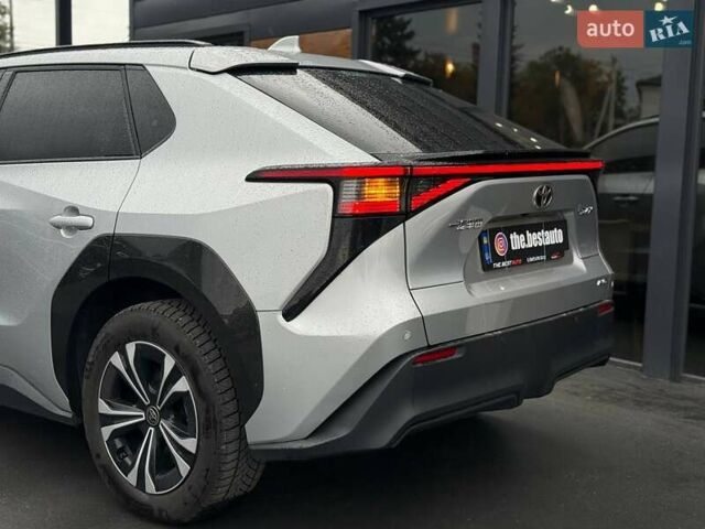 Серый Тойота bZ4X, объемом двигателя 0 л и пробегом 30 тыс. км за 28500 $, фото 6 на Automoto.ua