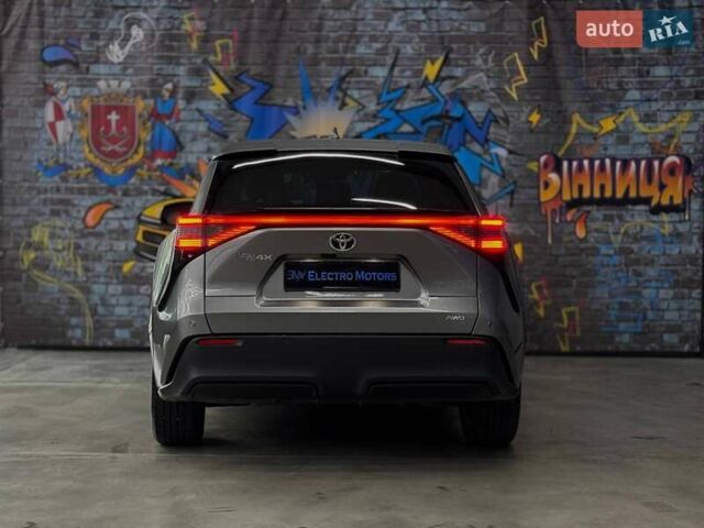 Серый Тойота bZ4X, объемом двигателя 0 л и пробегом 8 тыс. км за 30899 $, фото 4 на Automoto.ua