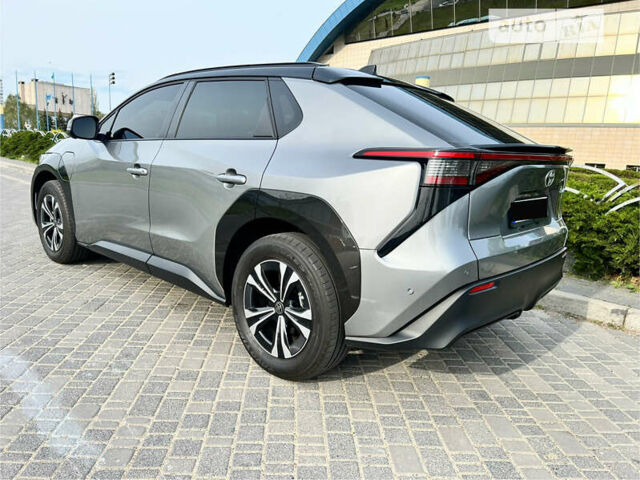 Серый Тойота bZ4X, объемом двигателя 0 л и пробегом 5 тыс. км за 26900 $, фото 12 на Automoto.ua