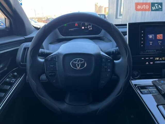 Сірий Тойота bZ4X, об'ємом двигуна 0 л та пробігом 27 тис. км за 25990 $, фото 14 на Automoto.ua