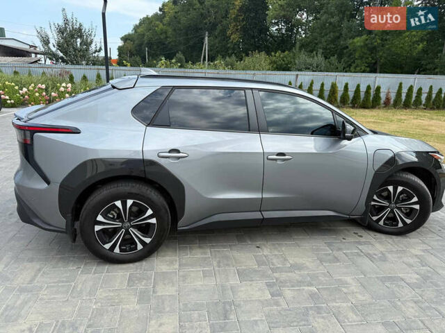 Сірий Тойота bZ4X, об'ємом двигуна 0 л та пробігом 20 тис. км за 25500 $, фото 3 на Automoto.ua