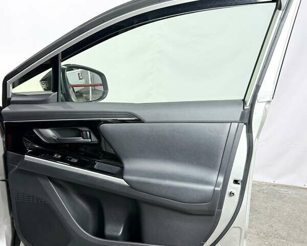 Серый Тойота bZ4X, объемом двигателя 0 л и пробегом 76 тыс. км за 26300 $, фото 49 на Automoto.ua