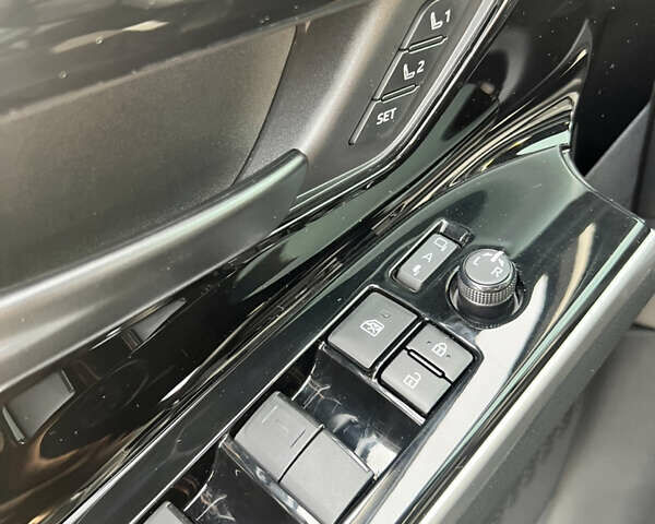 Серый Тойота bZ4X, объемом двигателя 0 л и пробегом 5 тыс. км за 26900 $, фото 39 на Automoto.ua