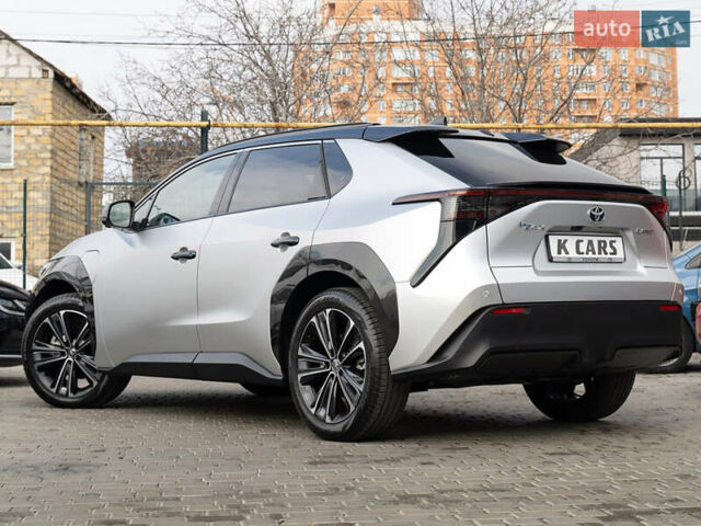Серый Тойота bZ4X, объемом двигателя 0 л и пробегом 2 тыс. км за 28900 $, фото 6 на Automoto.ua