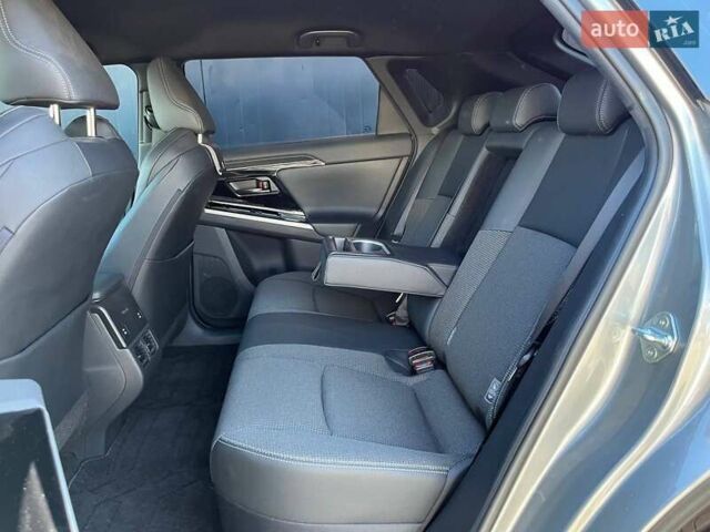 Серый Тойота bZ4X, объемом двигателя 0 л и пробегом 27 тыс. км за 24490 $, фото 9 на Automoto.ua