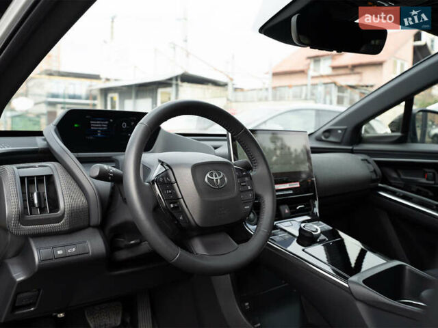 Серый Тойота bZ4X, объемом двигателя 0 л и пробегом 2 тыс. км за 28900 $, фото 27 на Automoto.ua