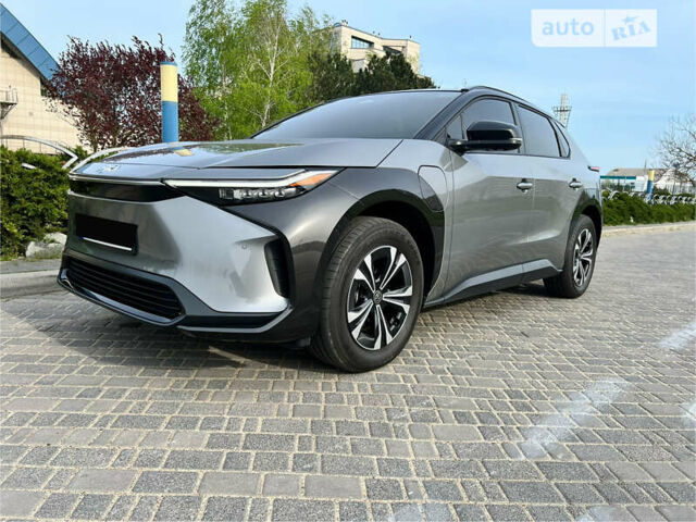 Серый Тойота bZ4X, объемом двигателя 0 л и пробегом 5 тыс. км за 26900 $, фото 5 на Automoto.ua
