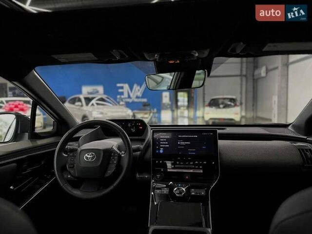 Серый Тойота bZ4X, объемом двигателя 0 л и пробегом 8 тыс. км за 30899 $, фото 8 на Automoto.ua