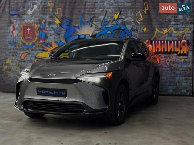 Серый Тойота bZ4X, объемом двигателя 0 л и пробегом 8 тыс. км за 30899 $, фото 2 на Automoto.ua