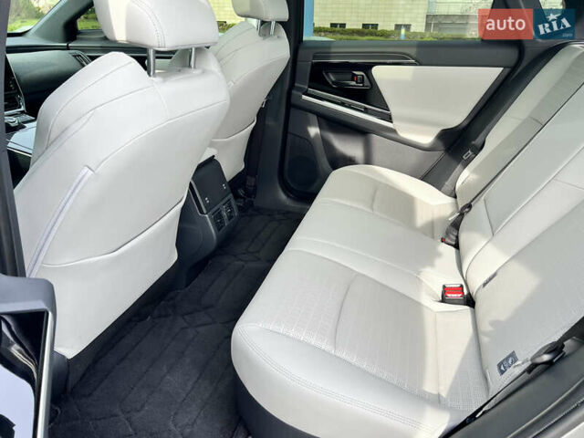 Серый Тойота bZ4X, объемом двигателя 0 л и пробегом 5 тыс. км за 26900 $, фото 23 на Automoto.ua