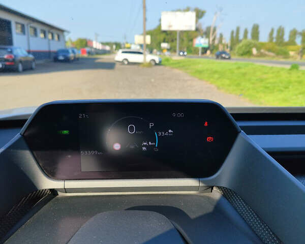 Серый Тойота bZ4X, объемом двигателя 0 л и пробегом 53 тыс. км за 25500 $, фото 6 на Automoto.ua