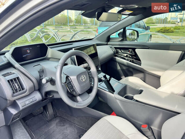 Серый Тойота bZ4X, объемом двигателя 0 л и пробегом 5 тыс. км за 26900 $, фото 46 на Automoto.ua