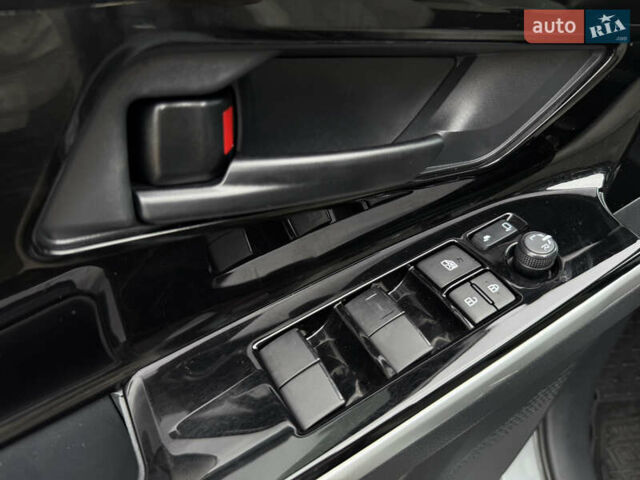 Сірий Тойота bZ4X, об'ємом двигуна 0 л та пробігом 34 тис. км за 23950 $, фото 29 на Automoto.ua