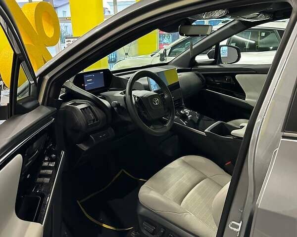 Серый Тойота bZ4X, объемом двигателя 0 л и пробегом 1 тыс. км за 29500 $, фото 3 на Automoto.ua