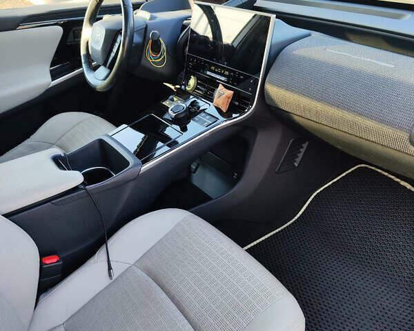 Серый Тойота bZ4X, объемом двигателя 0 л и пробегом 53 тыс. км за 25500 $, фото 10 на Automoto.ua