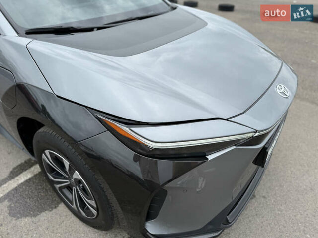 Сірий Тойота bZ4X, об'ємом двигуна 0 л та пробігом 34 тис. км за 23950 $, фото 19 на Automoto.ua