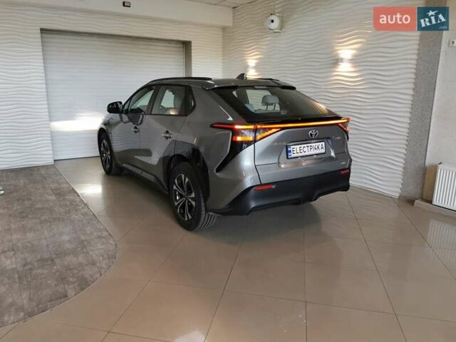 Серый Тойота bZ4X, объемом двигателя 0 л и пробегом 1 тыс. км за 28000 $, фото 3 на Automoto.ua