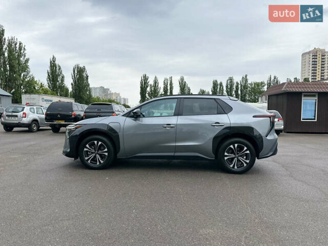 Сірий Тойота bZ4X, об'ємом двигуна 0 л та пробігом 11 тис. км за 24200 $, фото 8 на Automoto.ua
