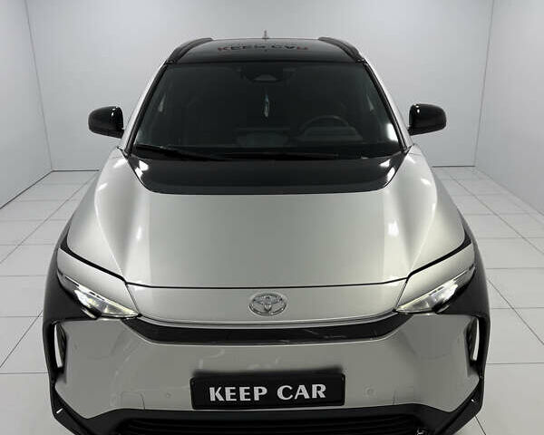 Серый Тойота bZ4X, объемом двигателя 0 л и пробегом 75 тыс. км за 28000 $, фото 5 на Automoto.ua