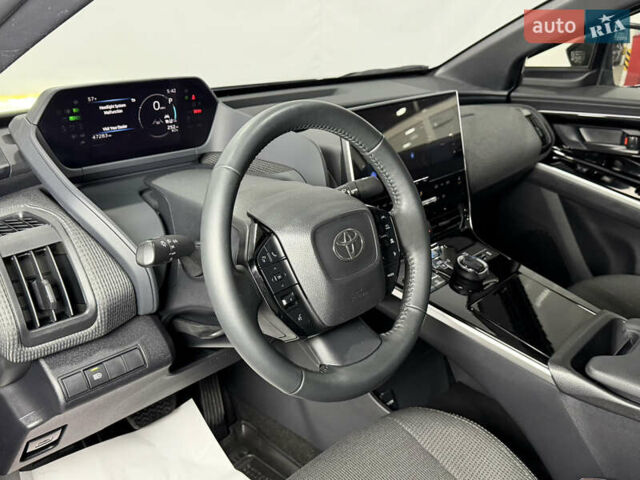 Серый Тойота bZ4X, объемом двигателя 0 л и пробегом 76 тыс. км за 26300 $, фото 25 на Automoto.ua