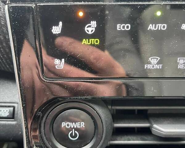 Серый Тойота bZ4X, объемом двигателя 0 л и пробегом 52 тыс. км за 22300 $, фото 5 на Automoto.ua