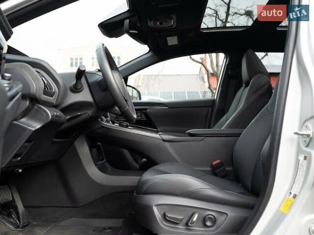 Серый Тойота bZ4X, объемом двигателя 0 л и пробегом 2 тыс. км за 28900 $, фото 31 на Automoto.ua