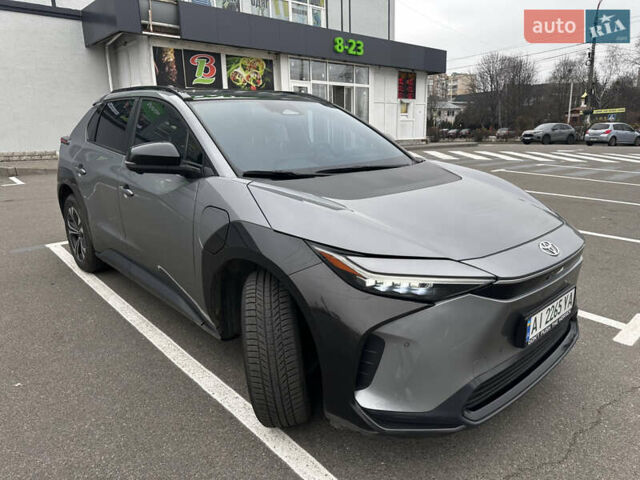 Серый Тойота bZ4X, объемом двигателя 0 л и пробегом 49 тыс. км за 24500 $, фото 2 на Automoto.ua