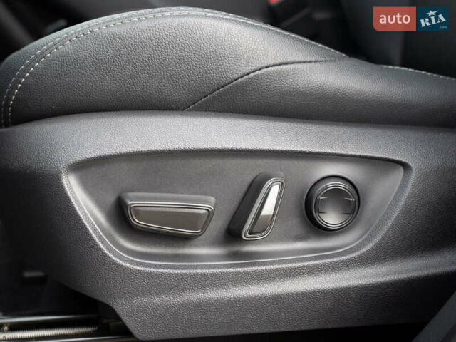 Серый Тойота bZ4X, объемом двигателя 0 л и пробегом 2 тыс. км за 28900 $, фото 30 на Automoto.ua
