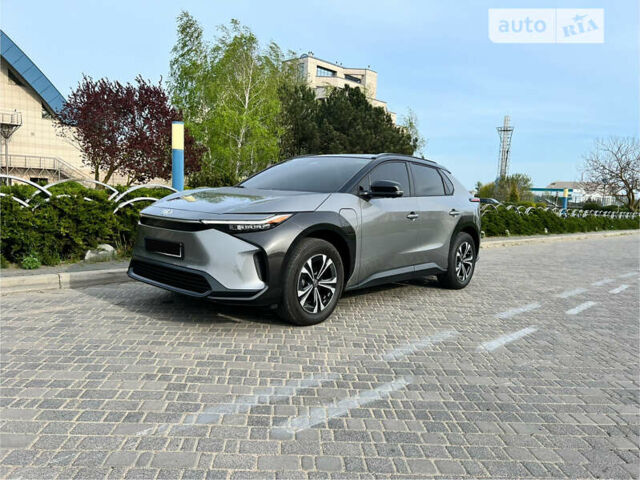 Серый Тойота bZ4X, объемом двигателя 0 л и пробегом 5 тыс. км за 26900 $, фото 6 на Automoto.ua