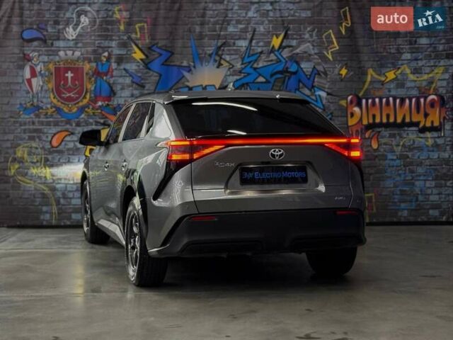 Серый Тойота bZ4X, объемом двигателя 0 л и пробегом 8 тыс. км за 30899 $, фото 5 на Automoto.ua