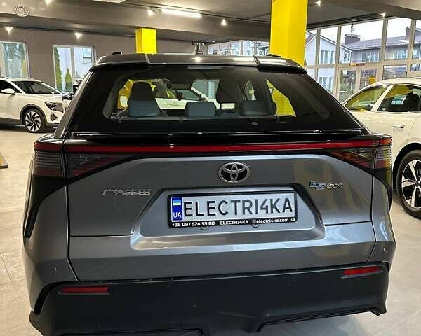 Серый Тойота bZ4X, объемом двигателя 0 л и пробегом 1 тыс. км за 29500 $, фото 2 на Automoto.ua