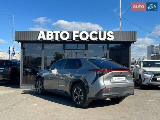 Серый Тойота bZ4X, объемом двигателя 0 л и пробегом 27 тыс. км за 24490 $, фото 4 на Automoto.ua