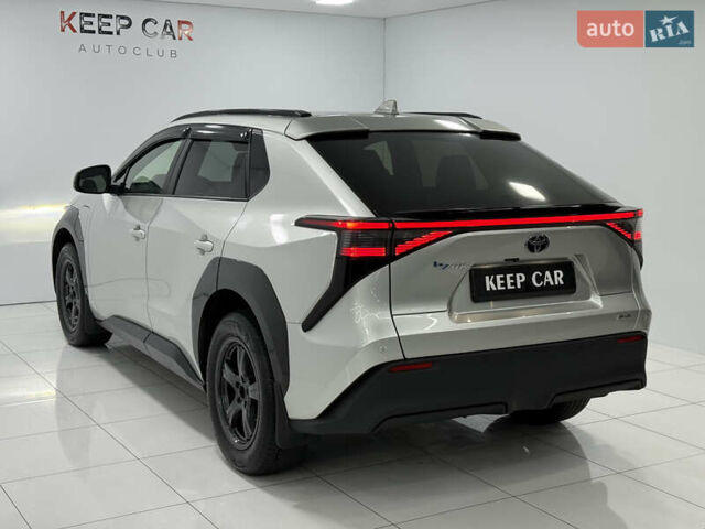 Серый Тойота bZ4X, объемом двигателя 0 л и пробегом 75 тыс. км за 28000 $, фото 16 на Automoto.ua