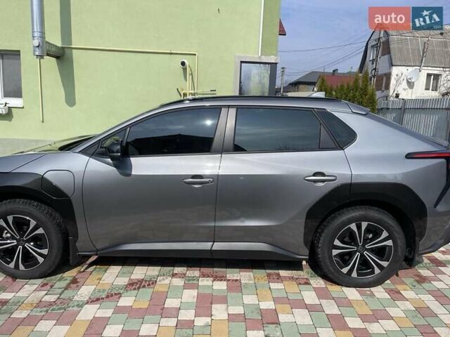 Серый Тойота bZ4X, объемом двигателя 0 л и пробегом 52 тыс. км за 22300 $, фото 1 на Automoto.ua