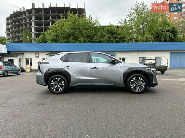 Сірий Тойота bZ4X, об'ємом двигуна 0 л та пробігом 11 тис. км за 24200 $, фото 3 на Automoto.ua