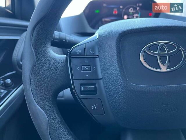 Сірий Тойота bZ4X, об'ємом двигуна 0 л та пробігом 27 тис. км за 25990 $, фото 20 на Automoto.ua