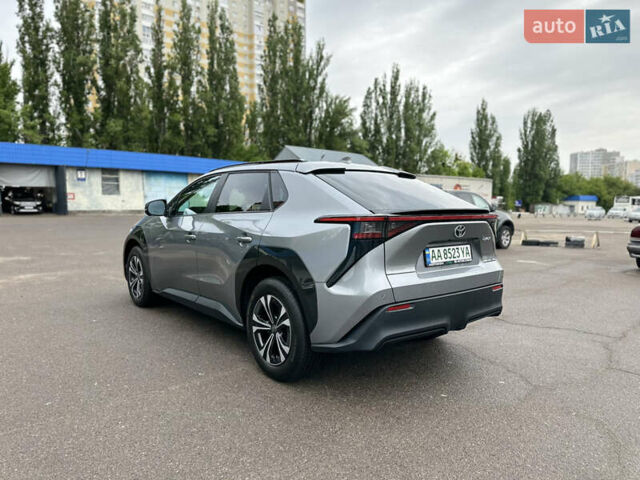 Сірий Тойота bZ4X, об'ємом двигуна 0 л та пробігом 11 тис. км за 24200 $, фото 6 на Automoto.ua