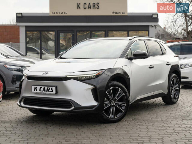 Серый Тойота bZ4X, объемом двигателя 0 л и пробегом 2 тыс. км за 28900 $, фото 2 на Automoto.ua
