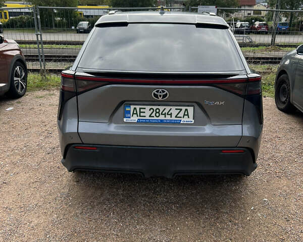 Серый Тойота bZ4X, объемом двигателя 0 л и пробегом 49 тыс. км за 22000 $, фото 2 на Automoto.ua