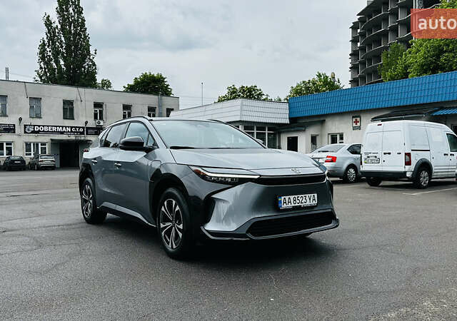 Сірий Тойота bZ4X, об'ємом двигуна 0 л та пробігом 11 тис. км за 24200 $, фото 2 на Automoto.ua