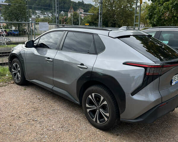 Серый Тойота bZ4X, объемом двигателя 0 л и пробегом 49 тыс. км за 22000 $, фото 1 на Automoto.ua