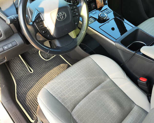Серый Тойота bZ4X, объемом двигателя 0 л и пробегом 53 тыс. км за 27500 $, фото 6 на Automoto.ua