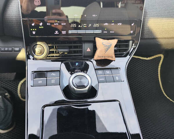 Серый Тойота bZ4X, объемом двигателя 0 л и пробегом 53 тыс. км за 25500 $, фото 7 на Automoto.ua