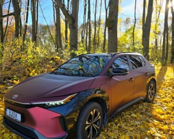 Серый Тойота bZ4X, объемом двигателя 0 л и пробегом 33 тыс. км за 26000 $, фото 1 на Automoto.ua