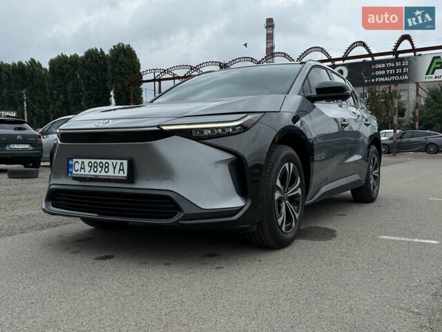 Сірий Тойота bZ4X, об'ємом двигуна 0 л та пробігом 34 тис. км за 23950 $, фото 2 на Automoto.ua