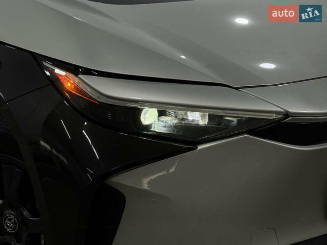 Серый Тойота bZ4X, объемом двигателя 0 л и пробегом 76 тыс. км за 26300 $, фото 3 на Automoto.ua